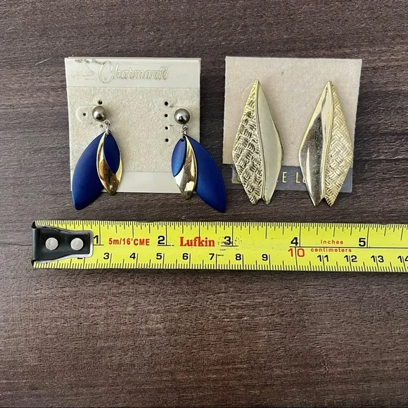 3/$30 | Vintage 2 Pairs Of Gold Earrings - Picture 10 of 11